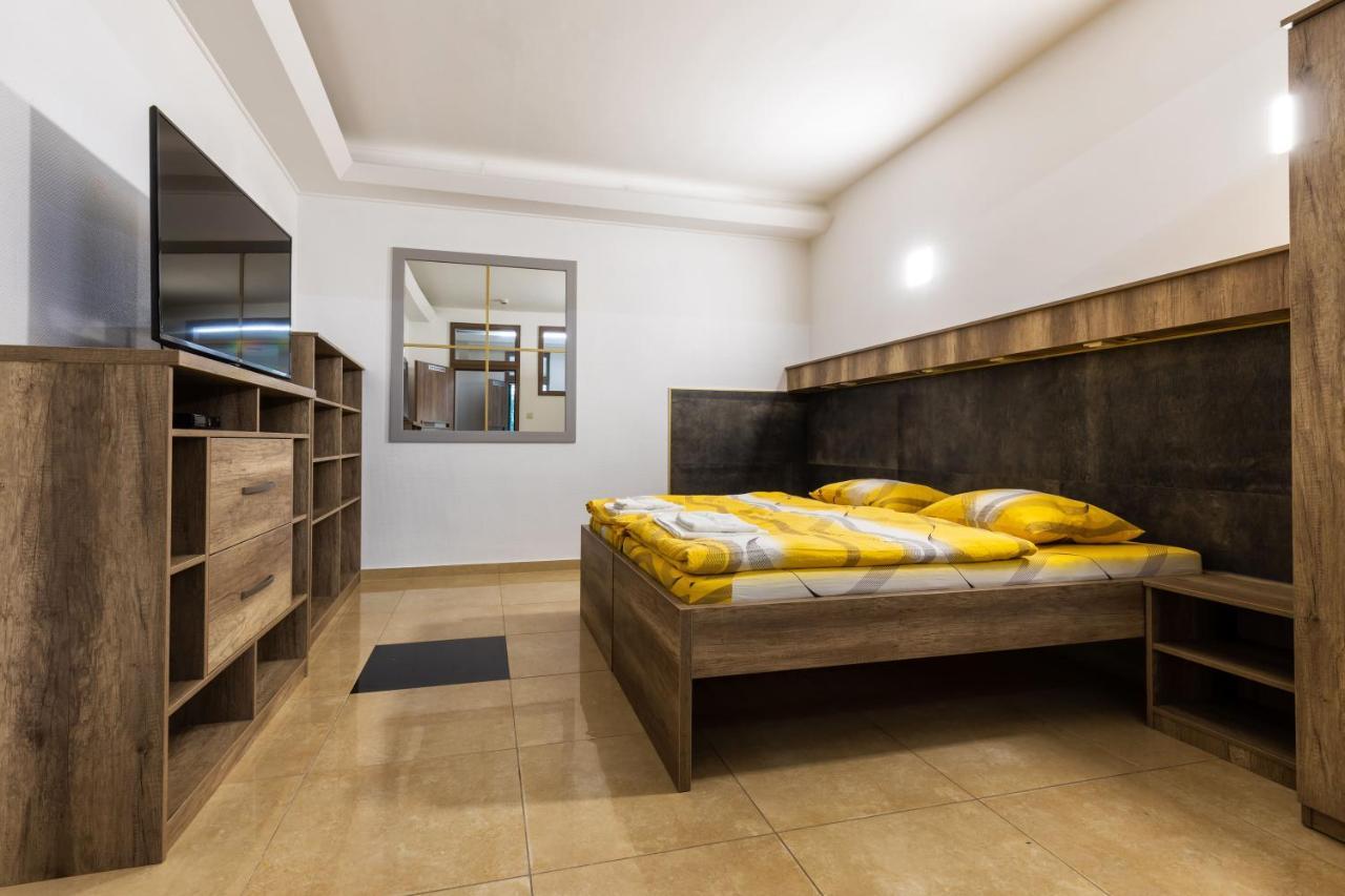 Hotel Napfeny Panzio Es Rendezvenyhaz Kecskemét Exteriér fotografie