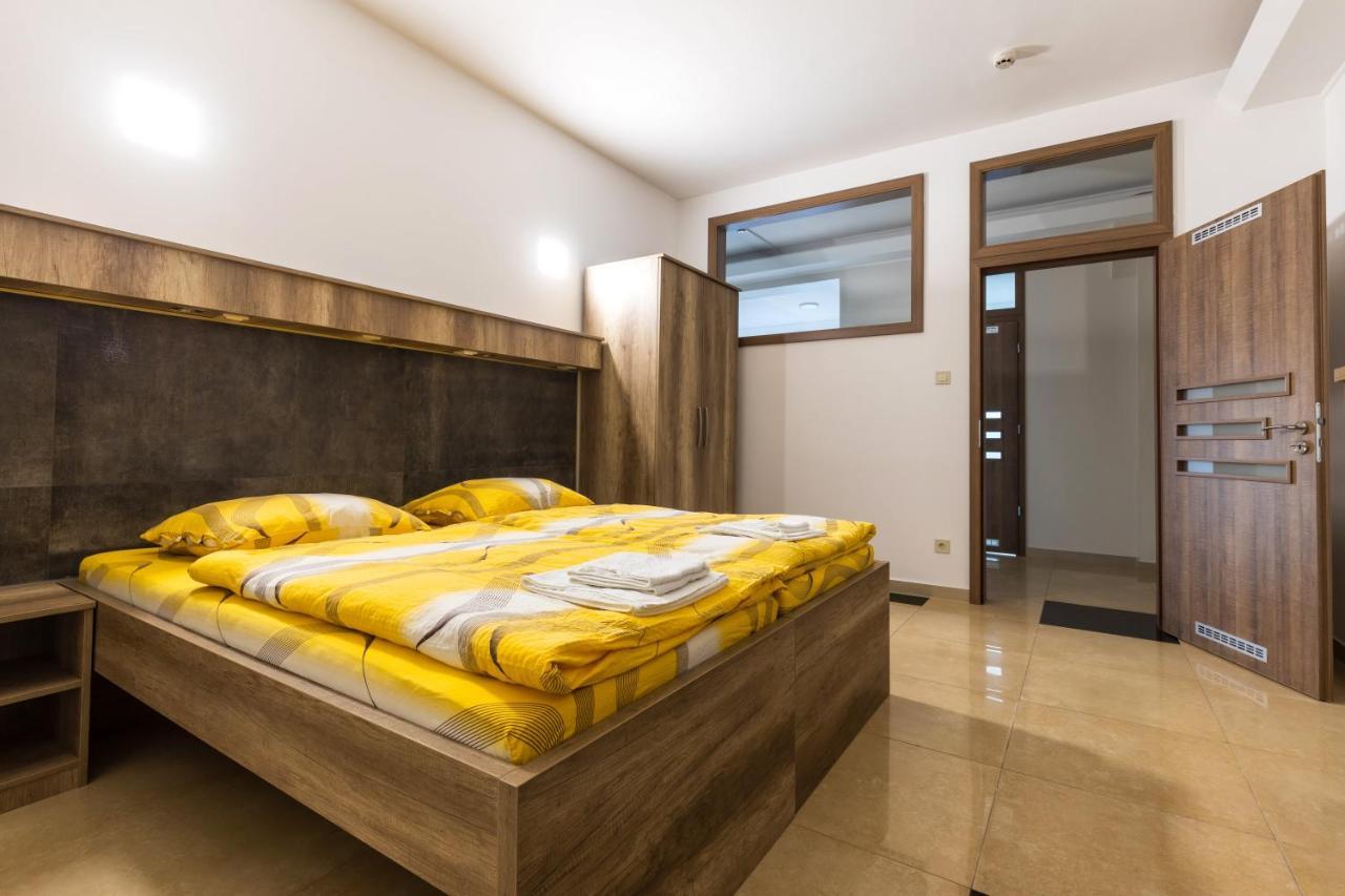 Hotel Napfeny Panzio Es Rendezvenyhaz Kecskemét Exteriér fotografie