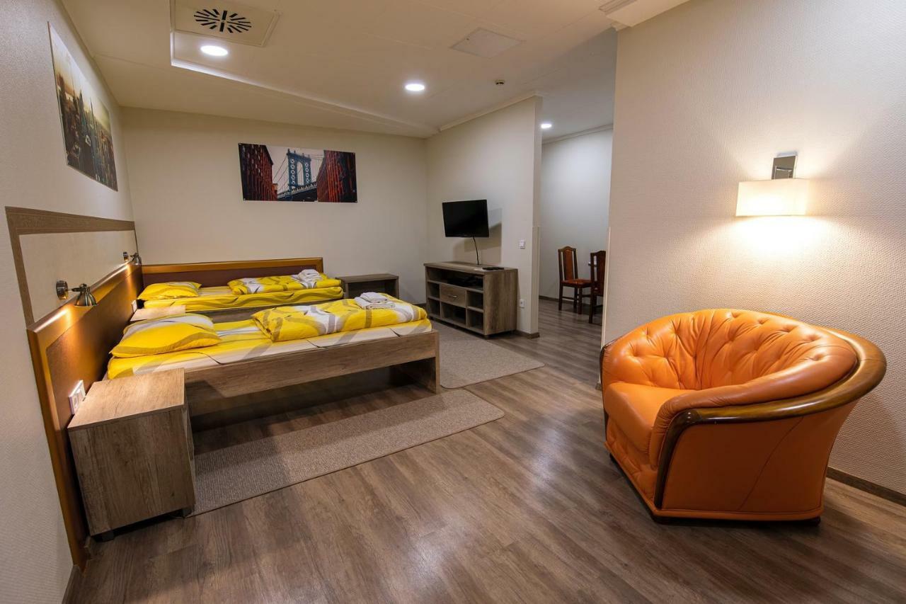 Hotel Napfeny Panzio Es Rendezvenyhaz Kecskemét Exteriér fotografie