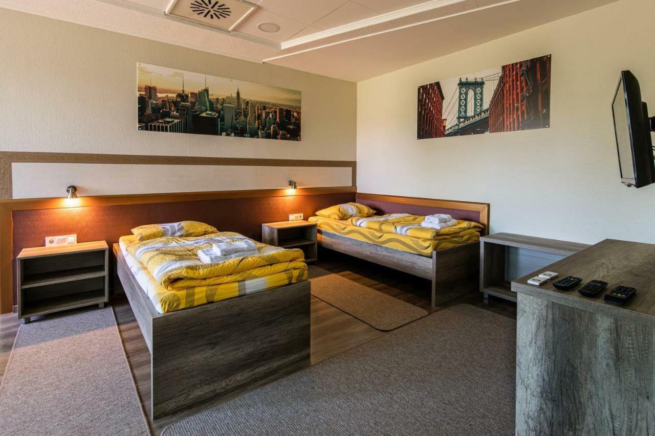 Hotel Napfeny Panzio Es Rendezvenyhaz Kecskemét Exteriér fotografie