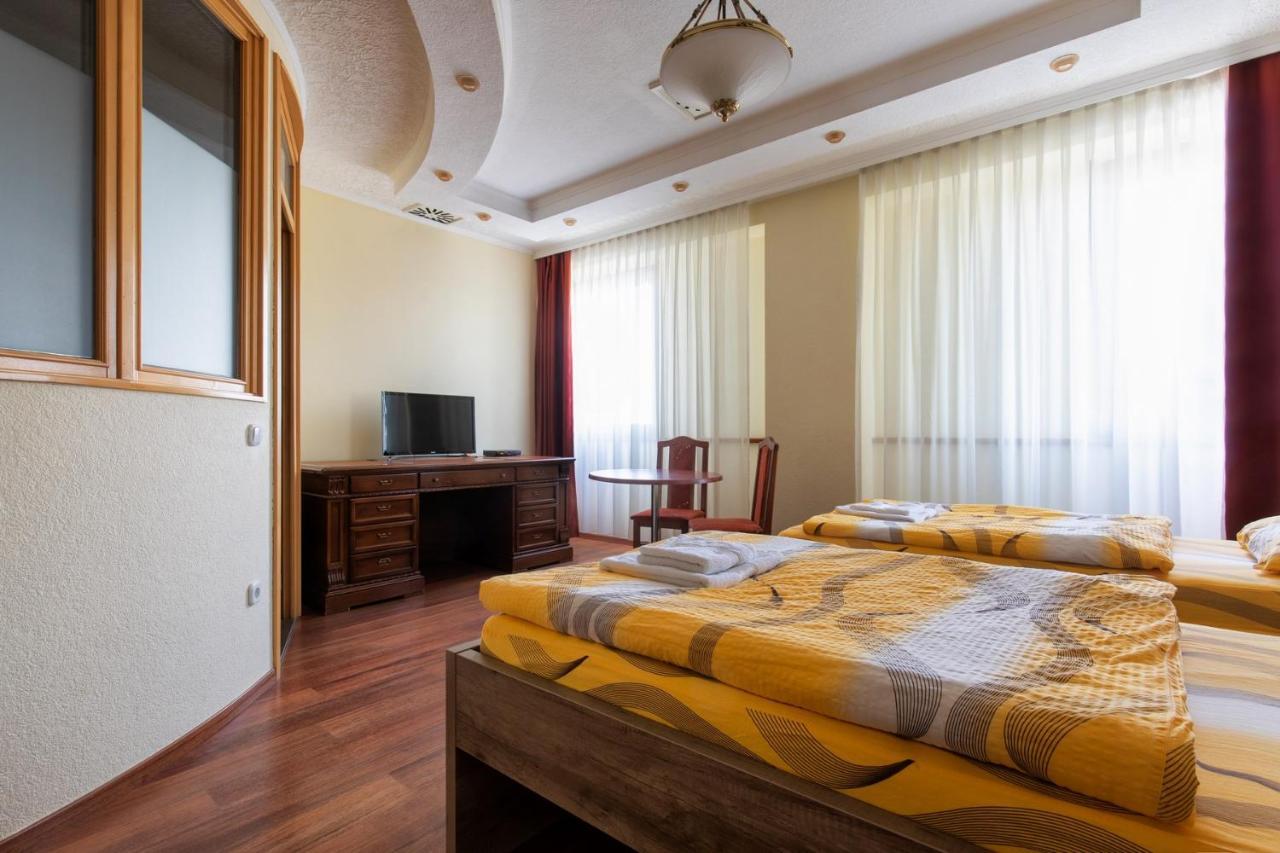 Hotel Napfeny Panzio Es Rendezvenyhaz Kecskemét Exteriér fotografie