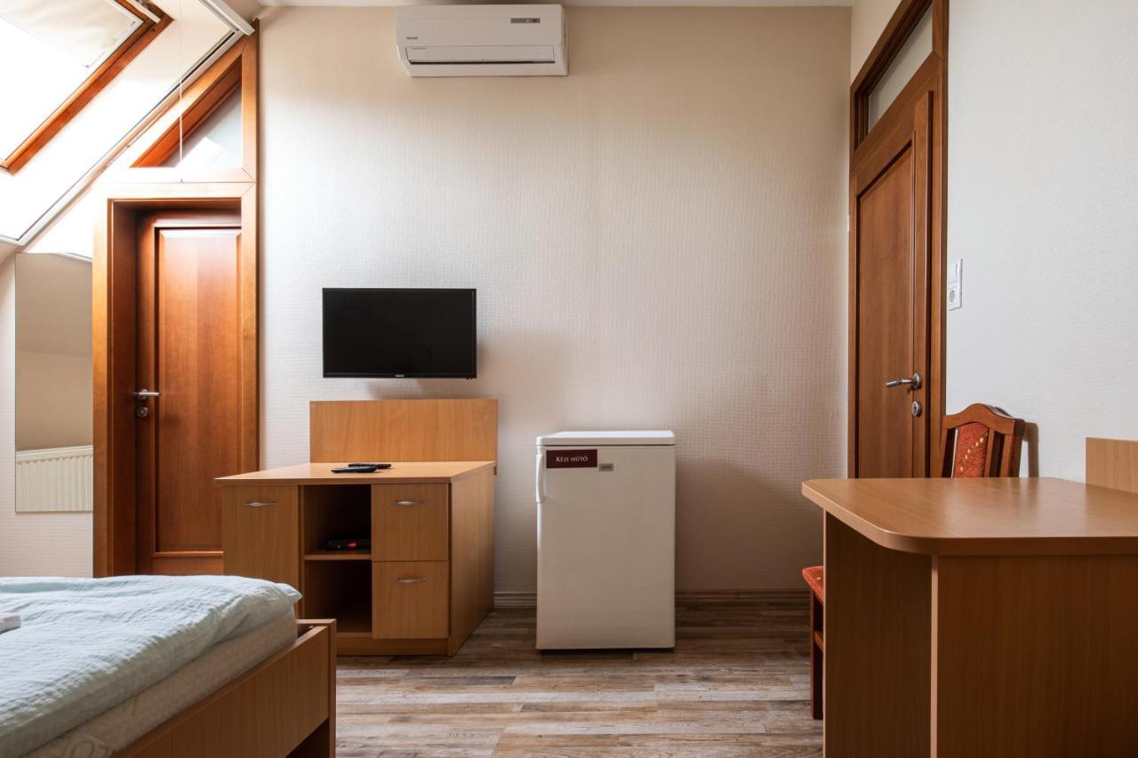 Hotel Napfeny Panzio Es Rendezvenyhaz Kecskemét Exteriér fotografie