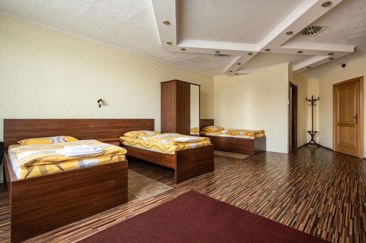 Hotel Napfeny Panzio Es Rendezvenyhaz Kecskemét Exteriér fotografie